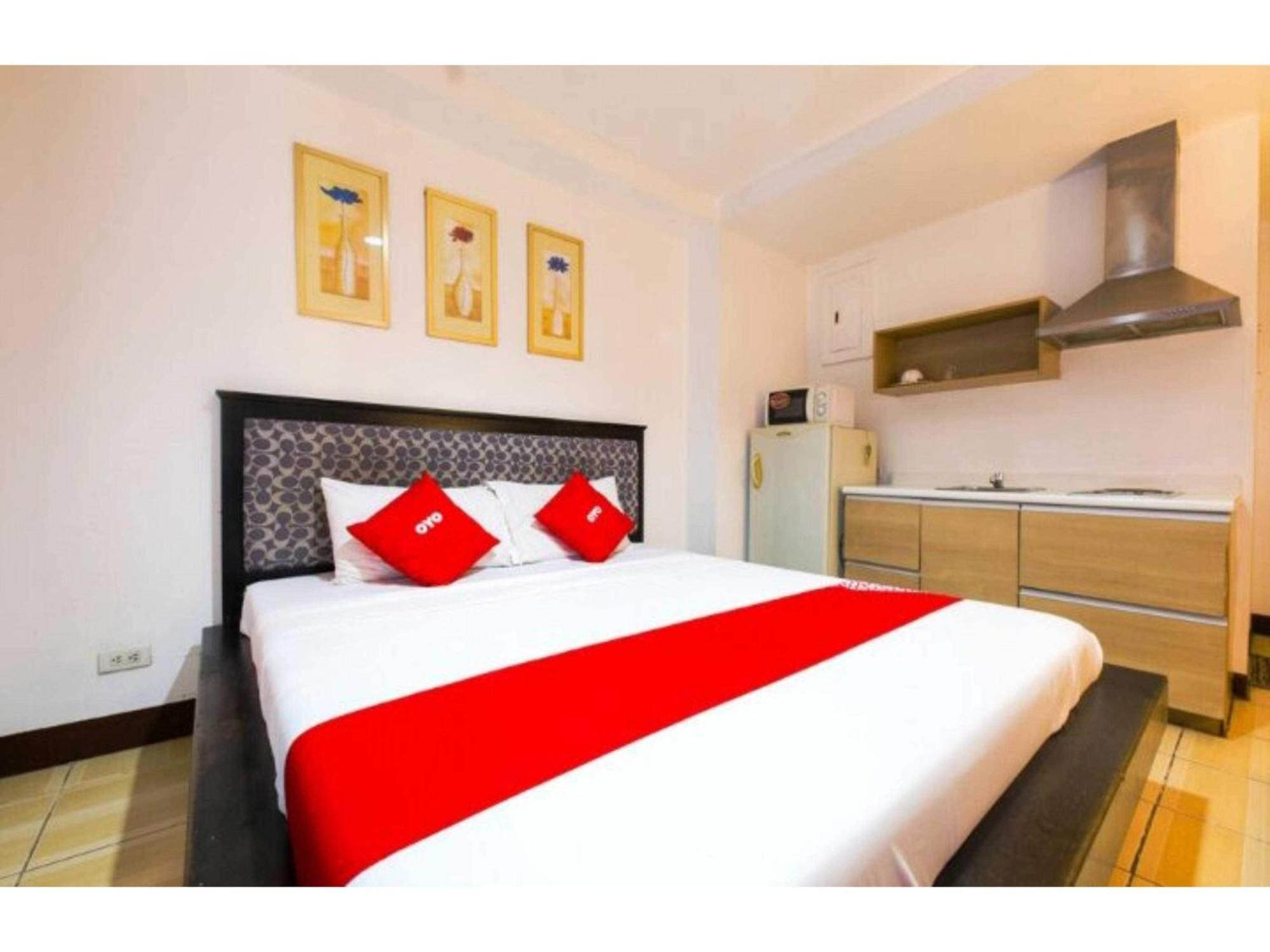 Oyo 769 Poblacion Suites Polaris Makati City Kültér fotó