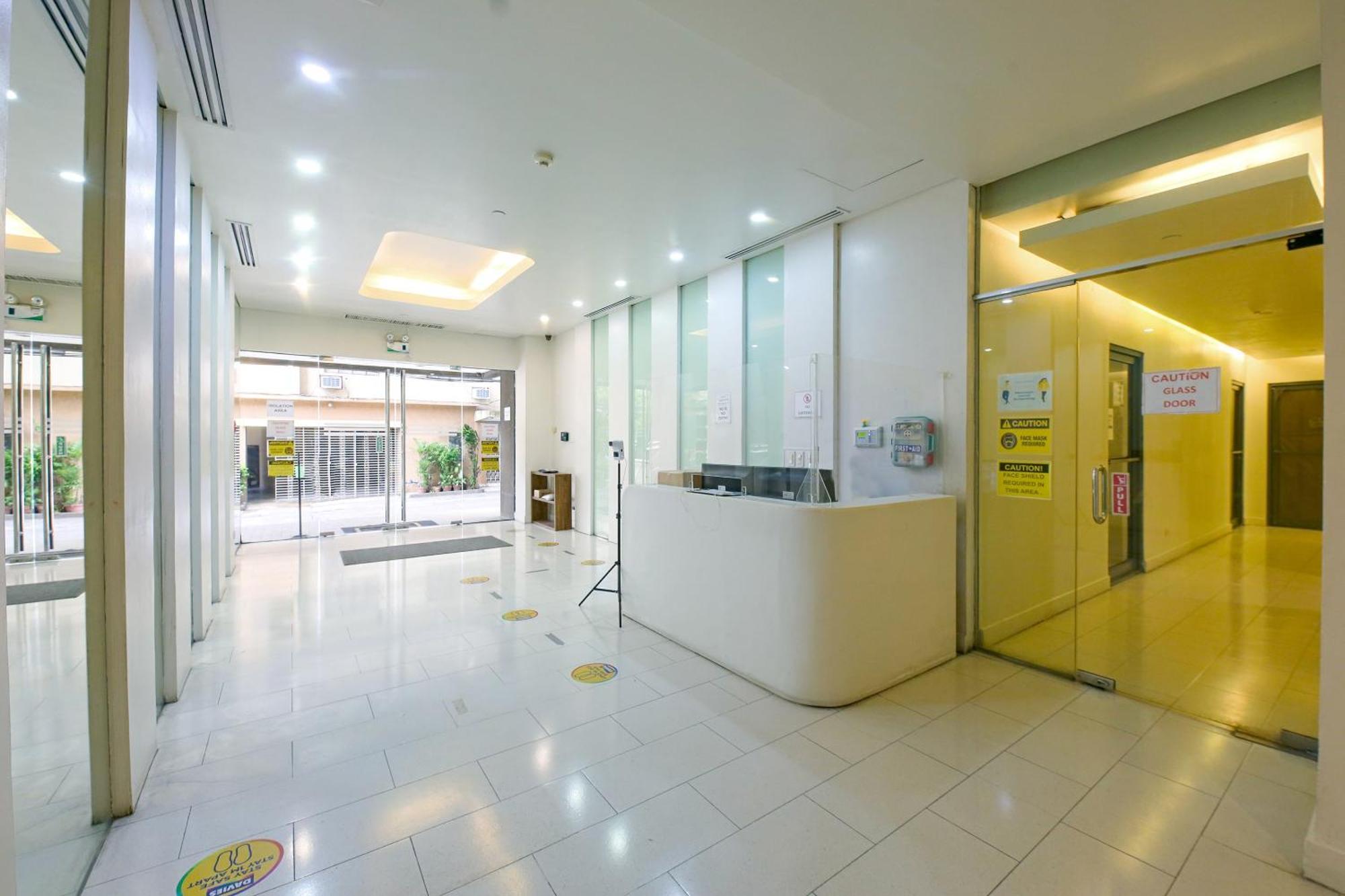 Oyo 769 Poblacion Suites Polaris Makati City Kültér fotó