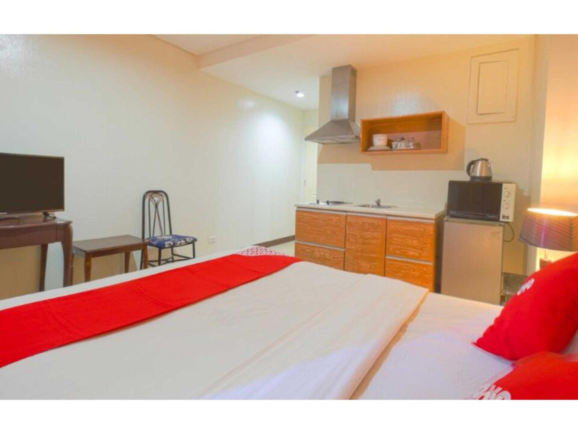 Oyo 769 Poblacion Suites Polaris Makati City Kültér fotó